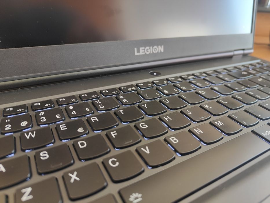 Lenovo Legion 5 15.6" AMD Ryzen 7 4800H / GeForce GTX 1650 / 16gb ram