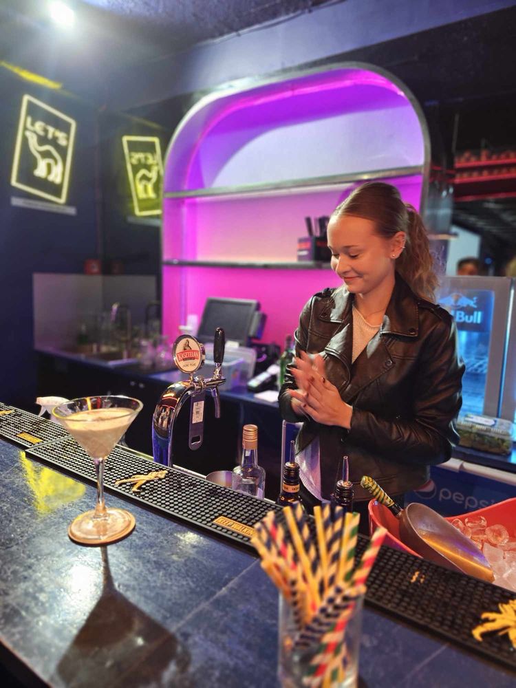 Barmanka na 18-stki, urodziny, domówki – Łódź