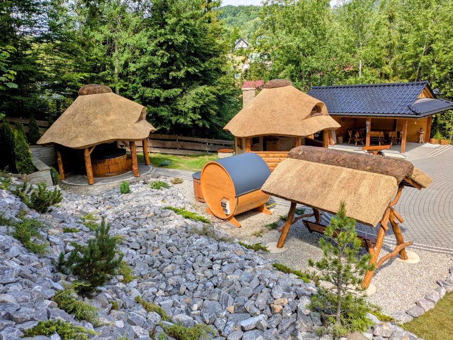 Altany trzcina, strzecha Dach trzcina. huśtawki  bal. Altana strzecha