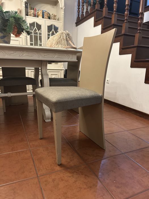 Conjunto Sala de Jantar – Mesa, 6 Cadeiras e Móvel Aparador/Vitrine
