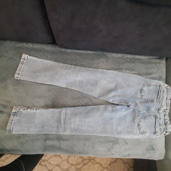Jeansy reserved 146