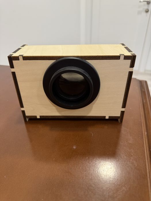 DIY-проектор для смартфона | Дерев’яний корпус + лінза