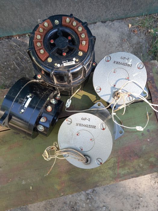Моторчики из гаража разные