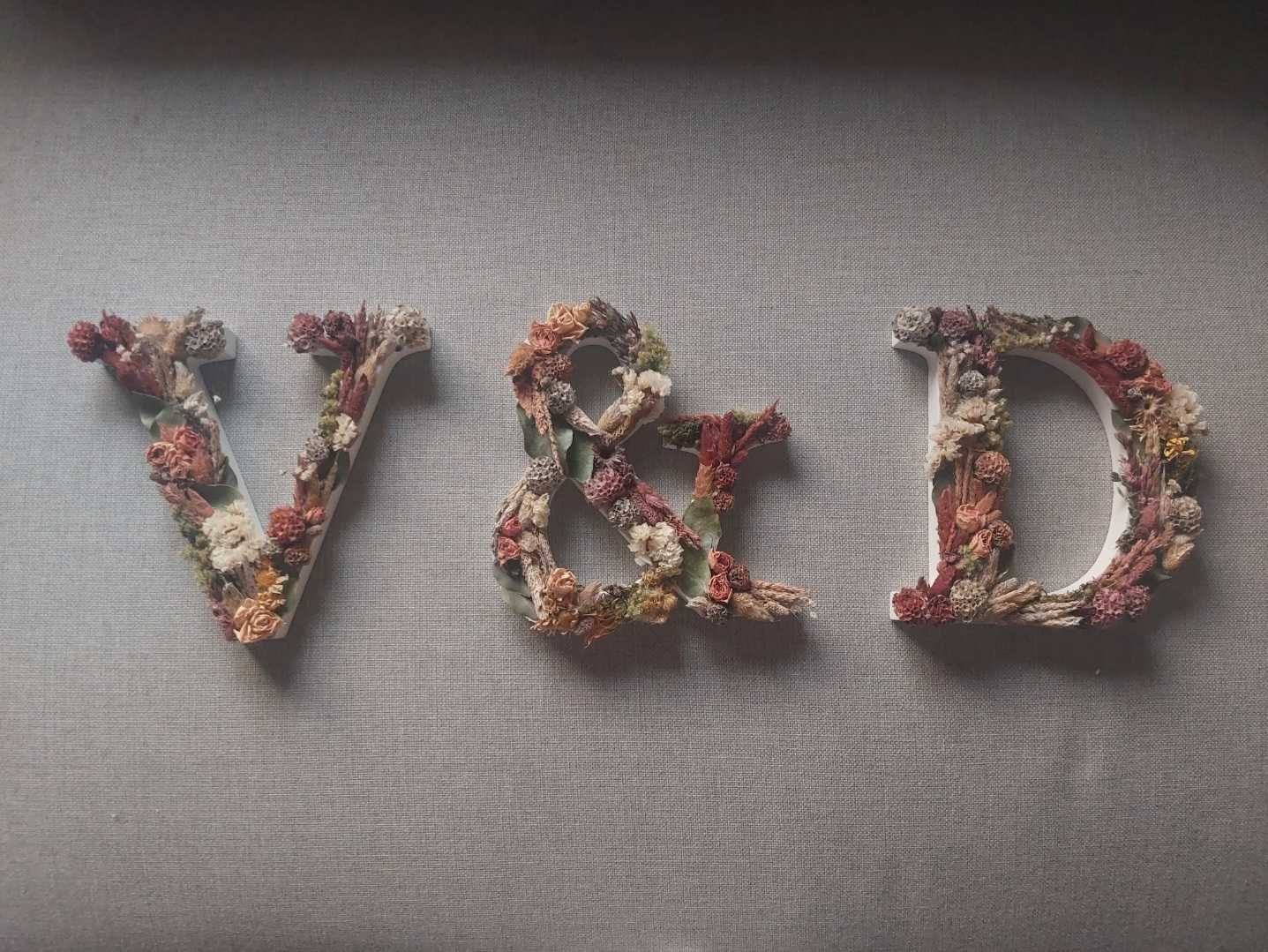 Letras com flores preservadas / secas