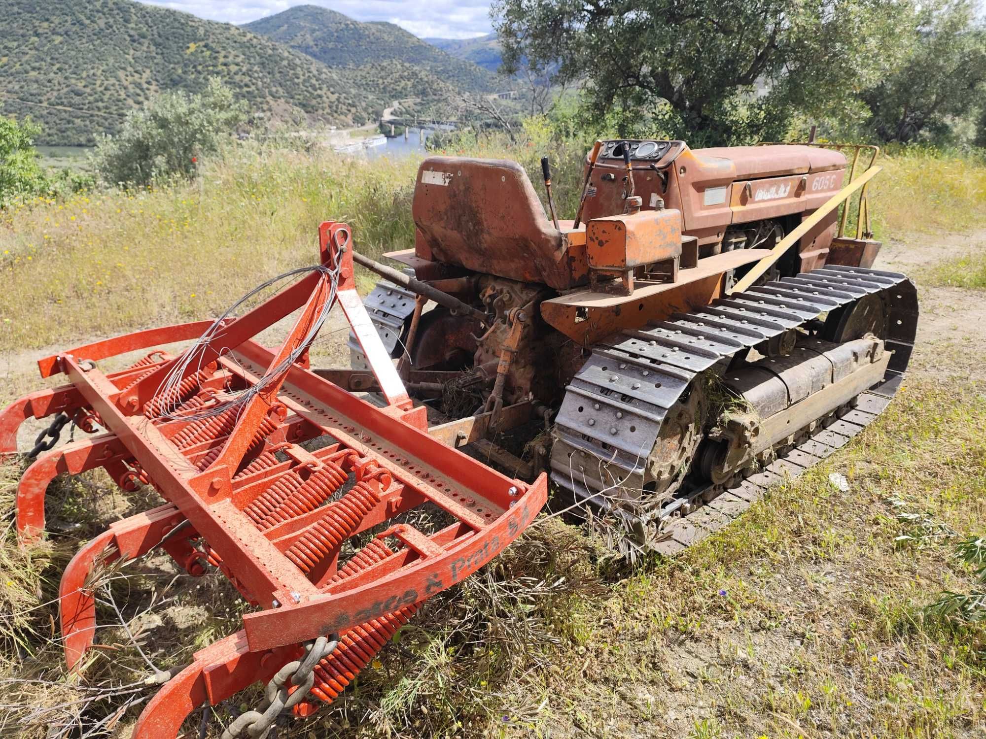 Trator de rastos Fiat 605c