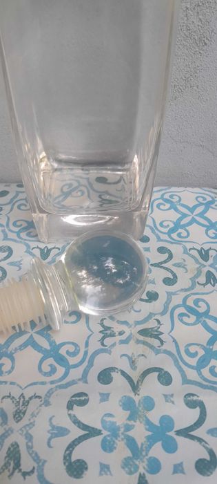 Karafka szklana na whiskey, koniak, nalewkę