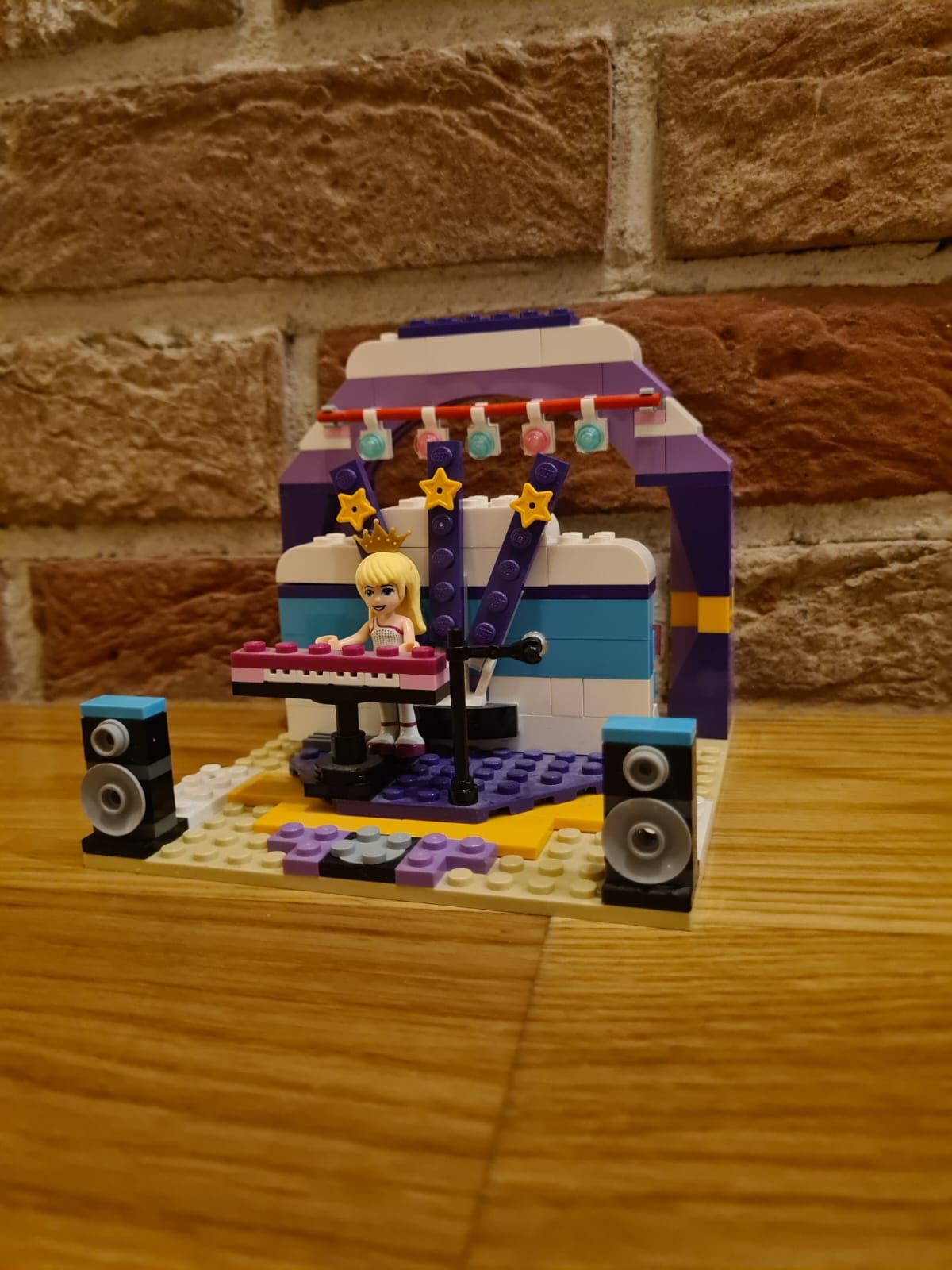 Zestaw LEGO FRIENDS 41004 - Scena prób z pudełkiem