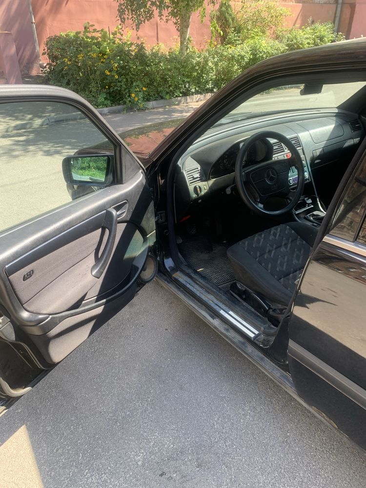 Mercedes C-class w202