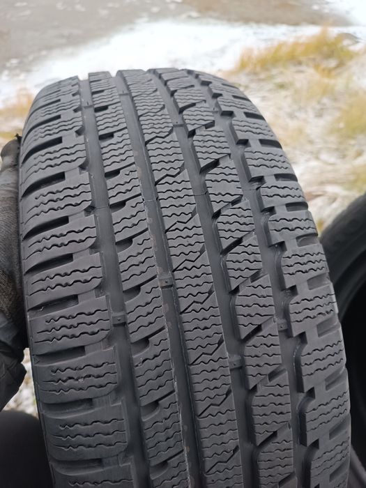Зимові шини Kumho 215/55 R16 резина Р16