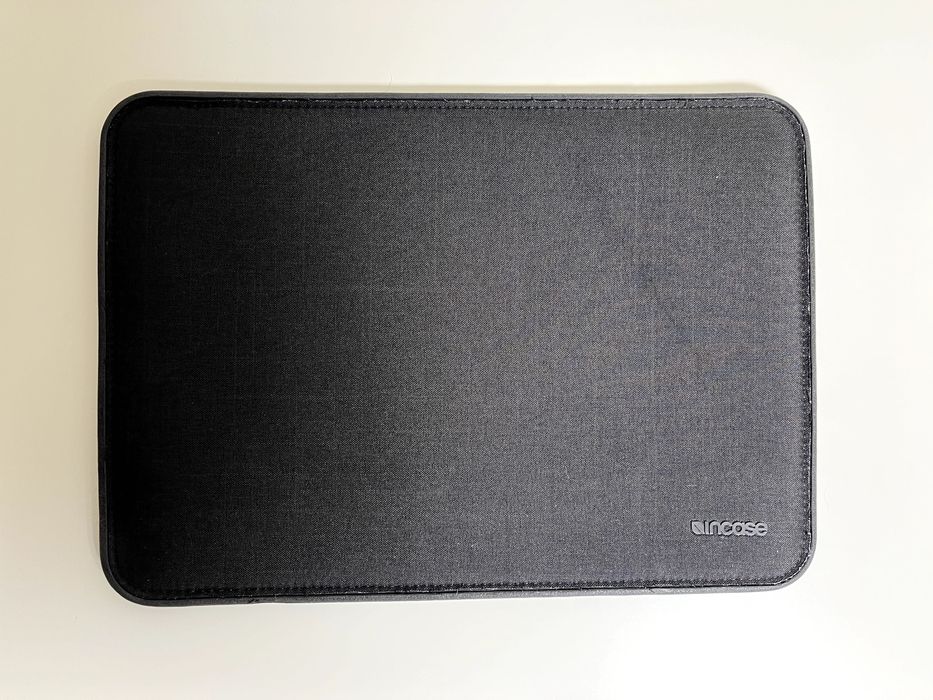 Incase Pokrowiec na MacBook Air 13