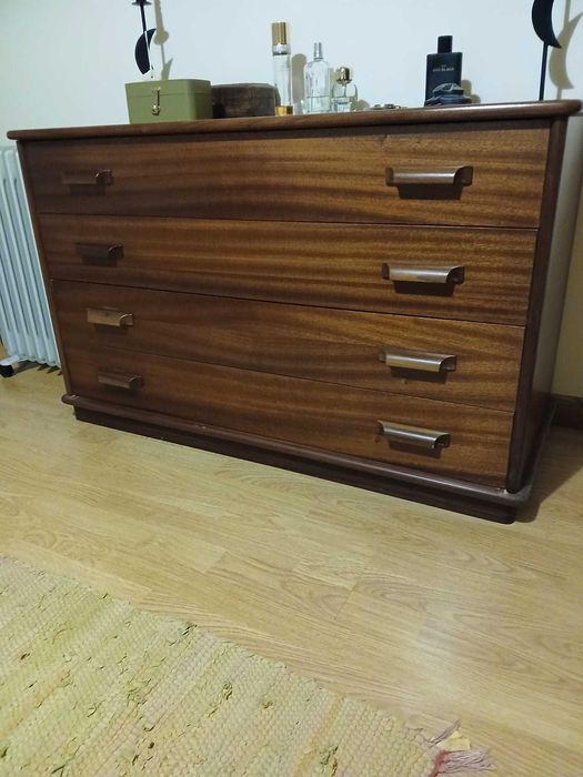 Conjunto Sofá,  cómoda emesas cabeceira