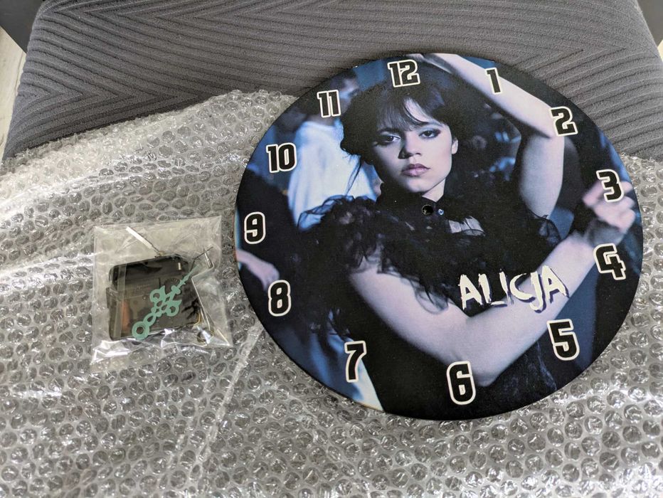 Zegar ścienny Wednsday - Alicja