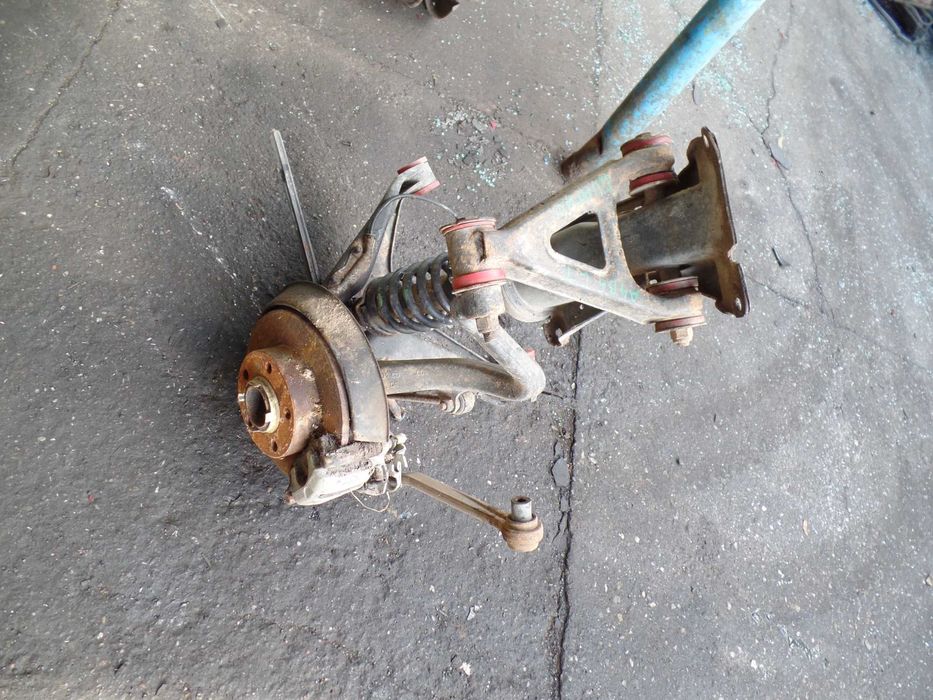 Lis5 Mocowanie amortyzatora audi a4 b5 QUATTRO lewy tylny