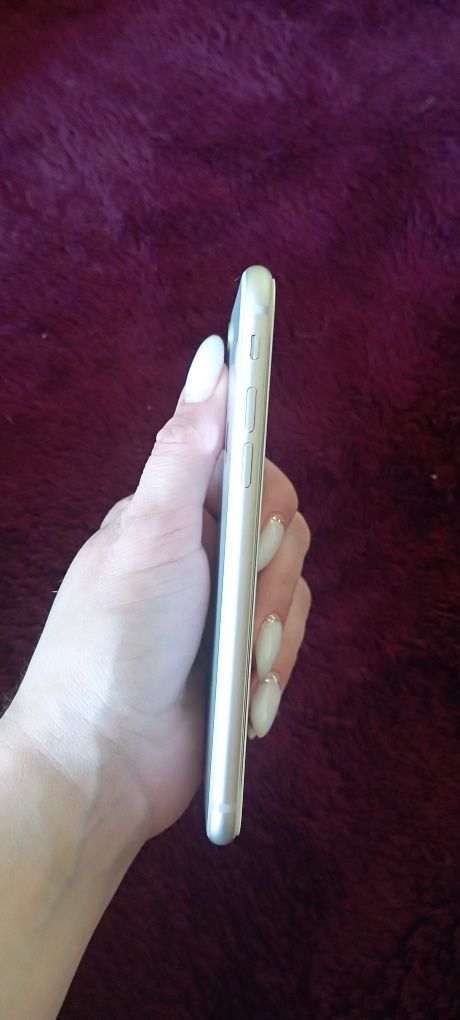 iPhone 8.64 Gb.Silver.Оригінал. + Зарядний пристрій