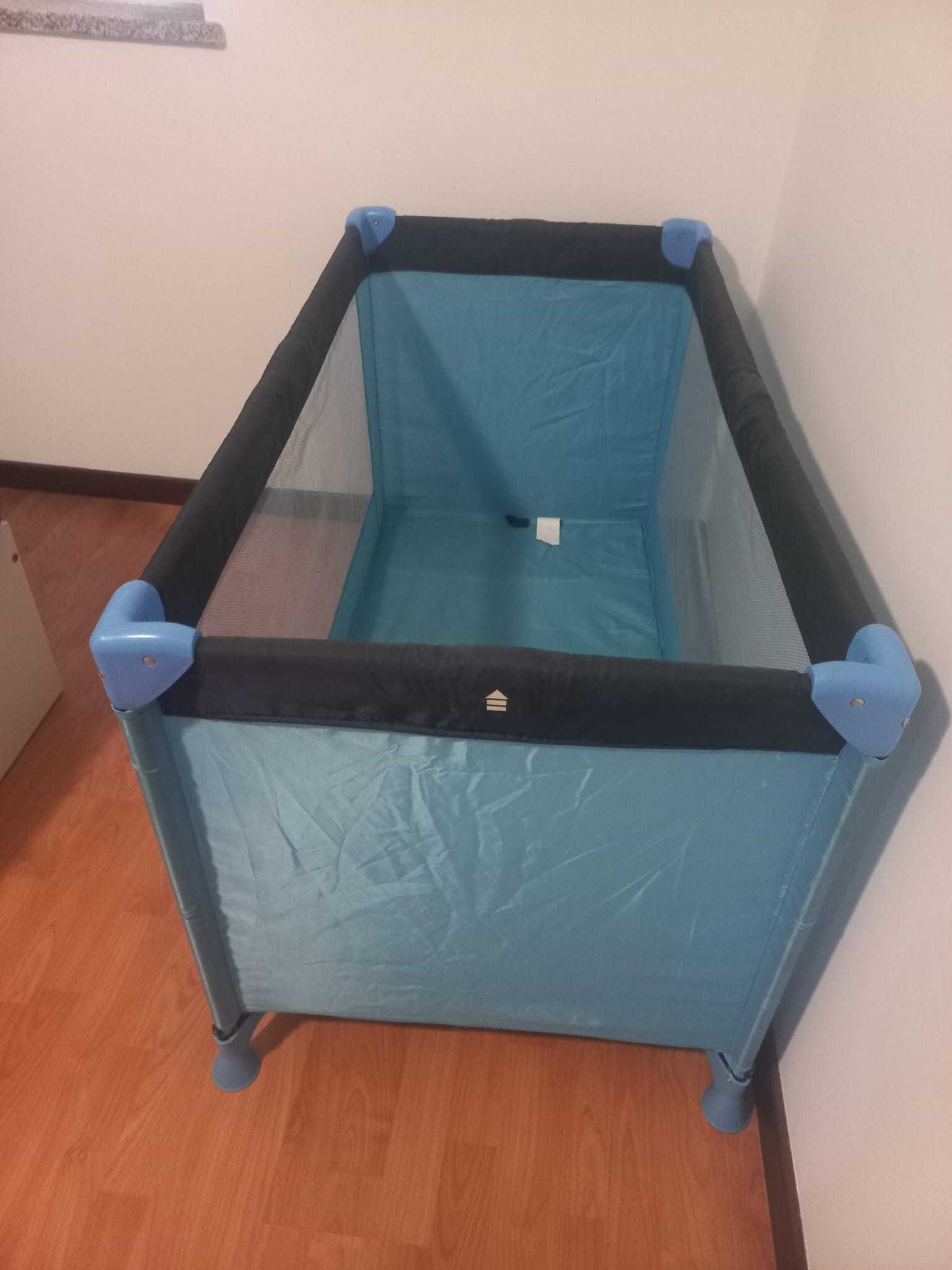 Cama de viagem semi nova