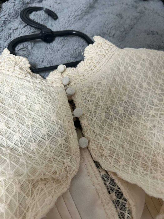 Вінтажна сукня з кльош рукавами