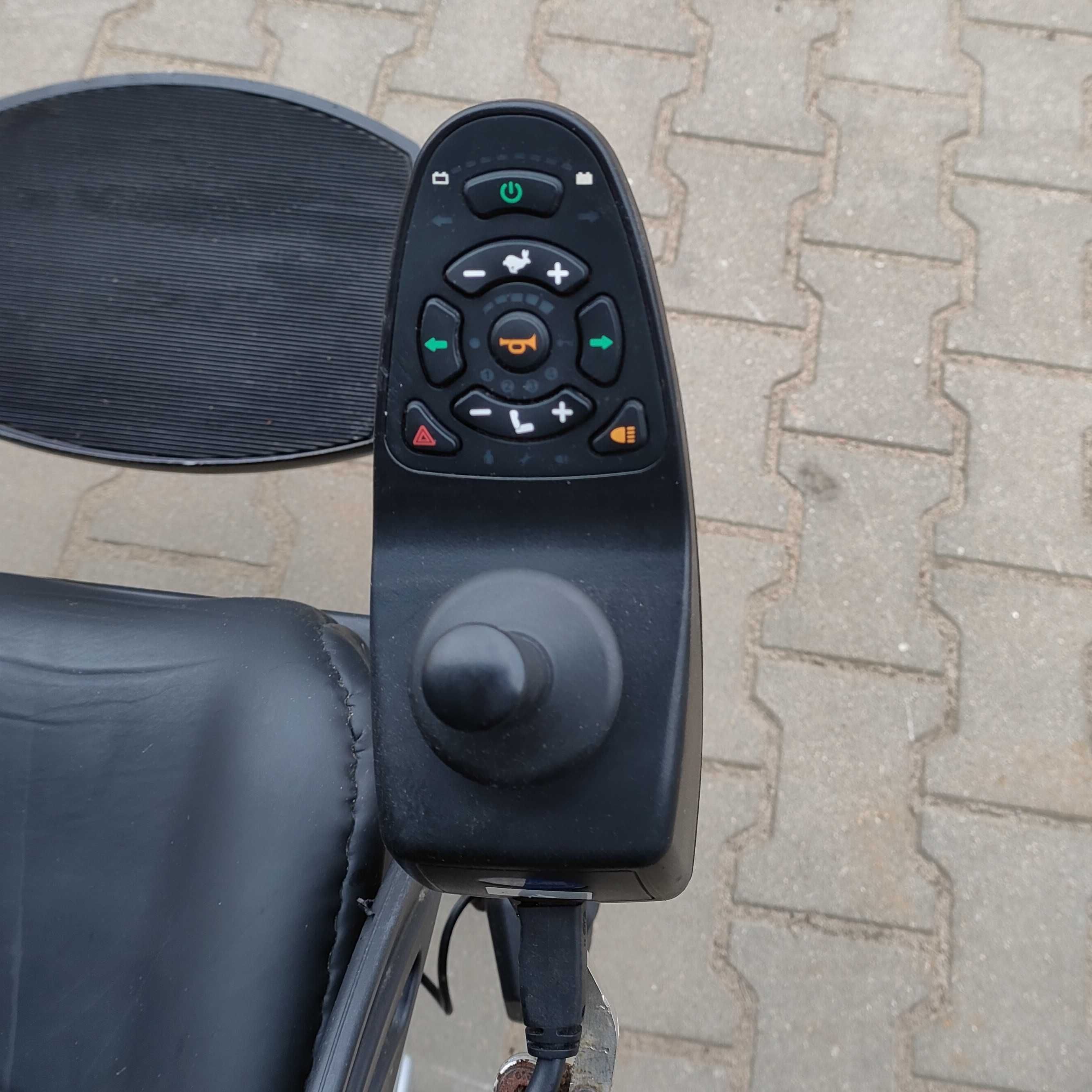 Wózek inwalidzki elektryczny Invacare Bora +joystick opiekuna+nowe aku