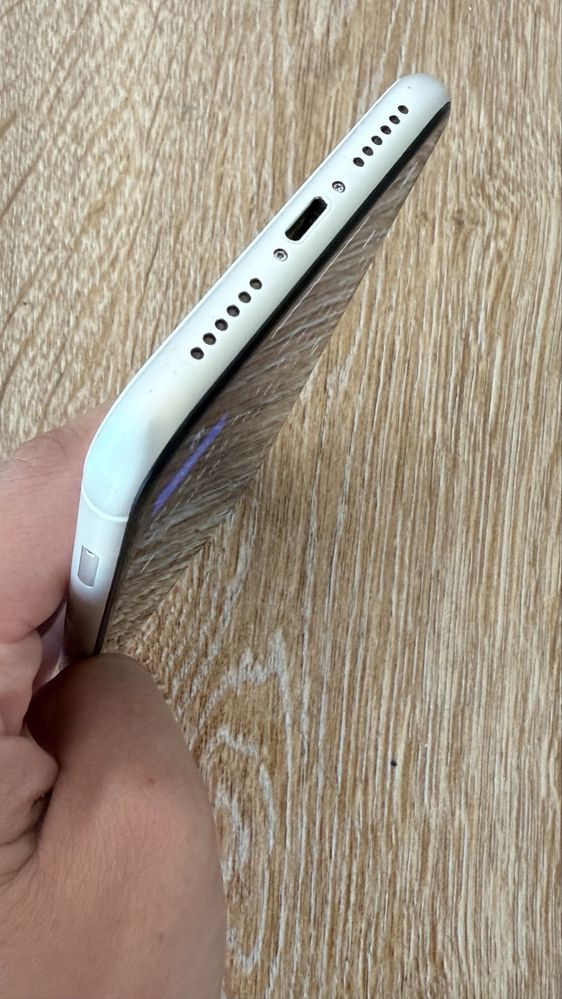 Iphone 11 білого кольору на 128 гб