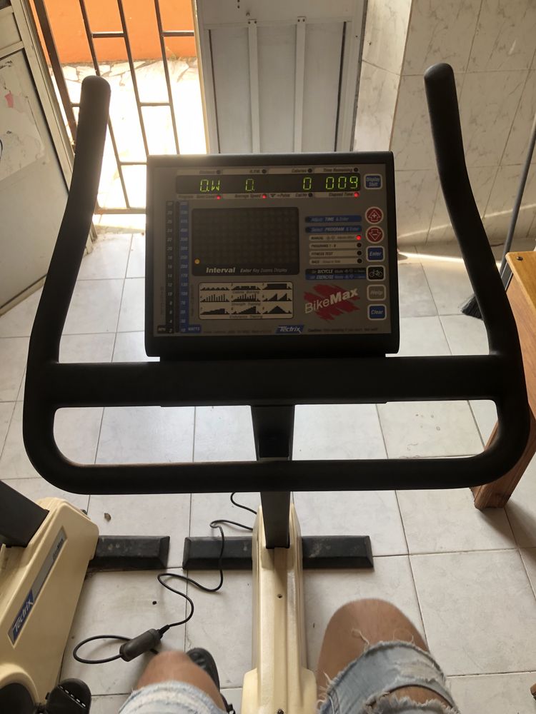 Bicicletas de Ginásio Technogym BikeMax – 2 unidades disponíveis
