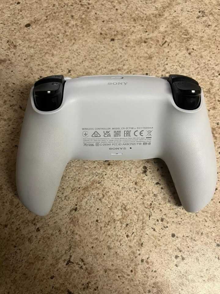 Ps5+Podstawa chłodzaca + Premium2,5 roku + 2 kontrolery Ps Access