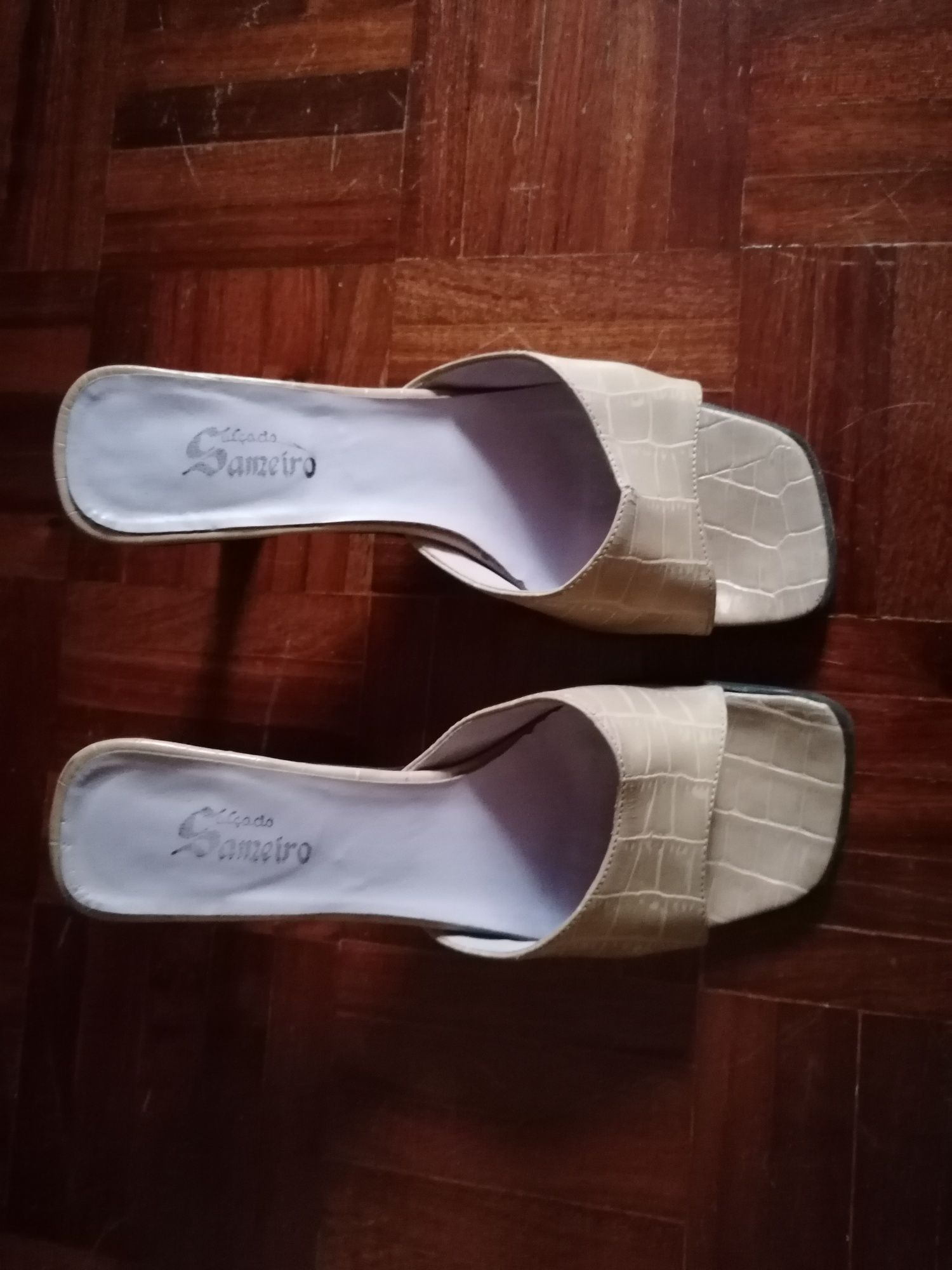 Sandalias creme, tam: 37/ 38