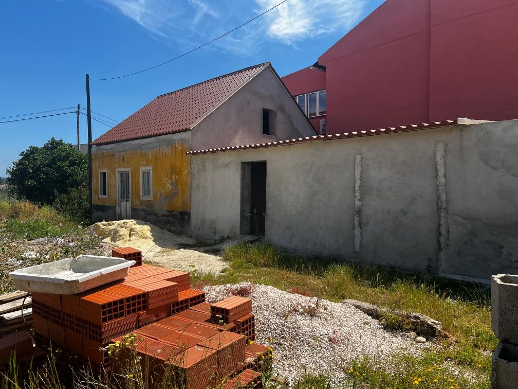 Moradia T3+1 em Construção – Privacidade, Conforto e Espaço Exterior,