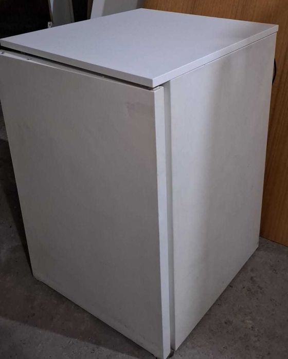 Mini frigorífico a funcionar