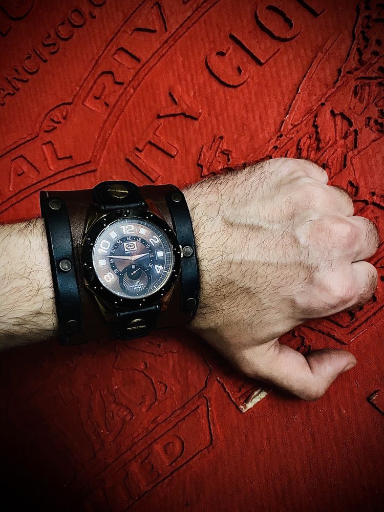 Продам оригинальные часы Marc Ecko с дизайнерским браслетом