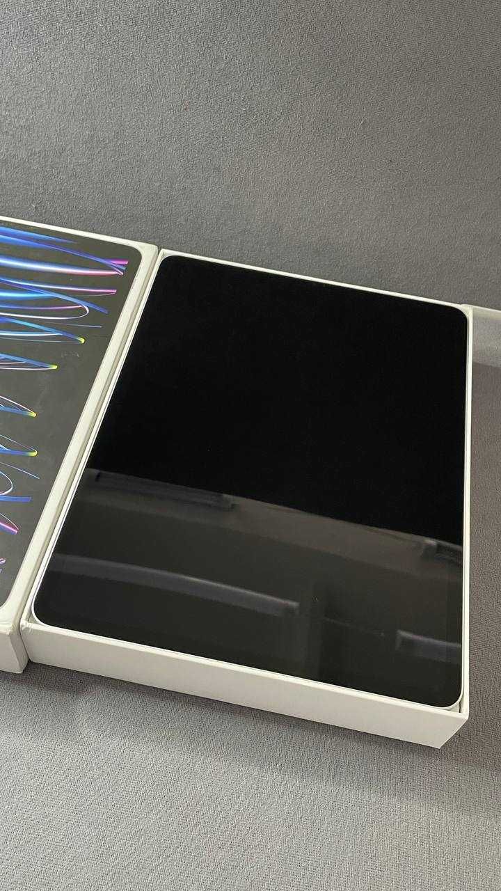 Вітринний Айпад iPad Pro 12.9(Gen 6) WiFi 256 Silver Гарантія 1 рік!