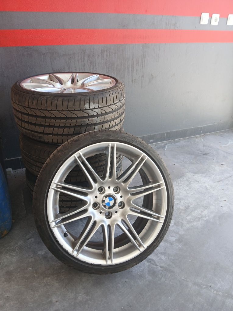 Jantes 19 BMW com pneus Pirelli P Zero-255/30R19