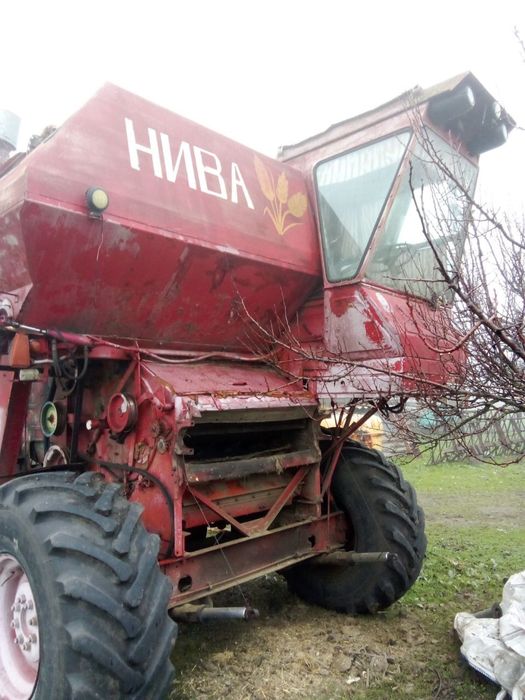 Продам Комбайн Нива