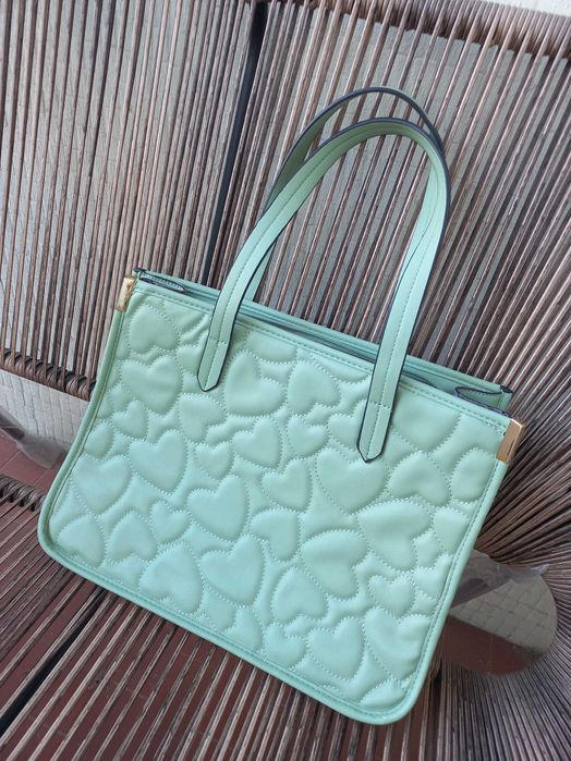 Mala de senhora verde