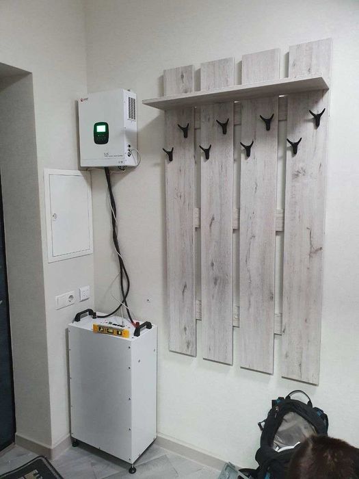 Гібридні інвертори та 
LiFePO4 батареї