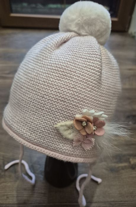 Śliczna czapeczka 42 Nowa