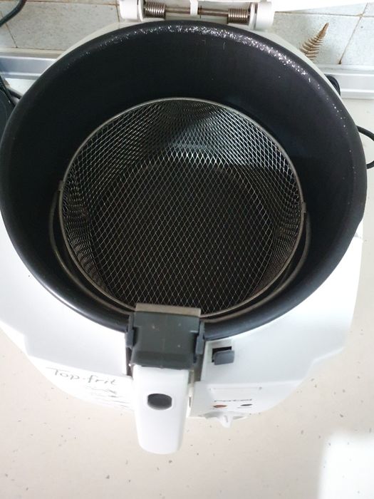 Fritadeira elétrica marca estado como novo,pouco uso
