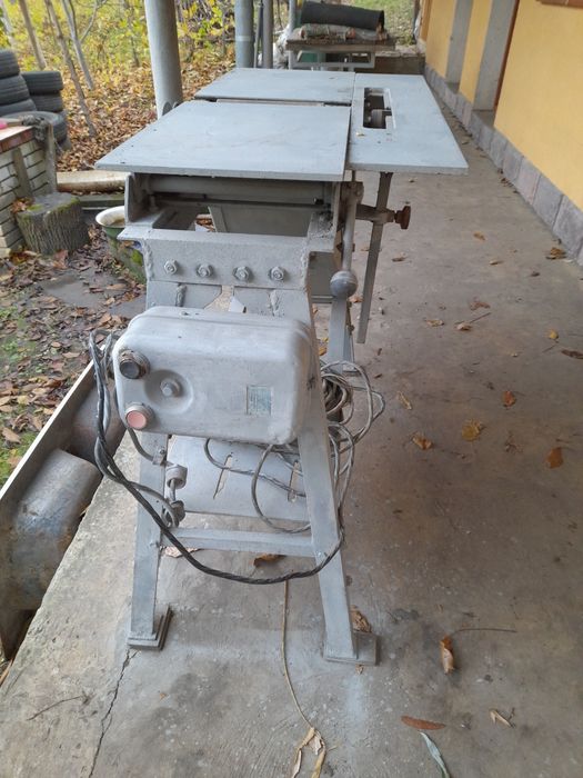 Циркулярка з фуганком