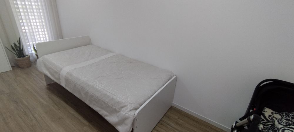 Cama de solteiro nova ikea