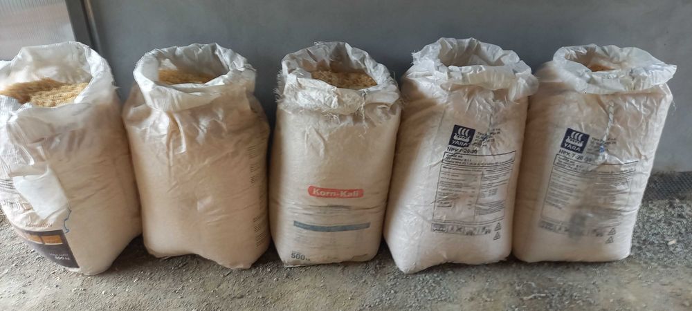trociny wióry suche na pellet ściółka dla koni