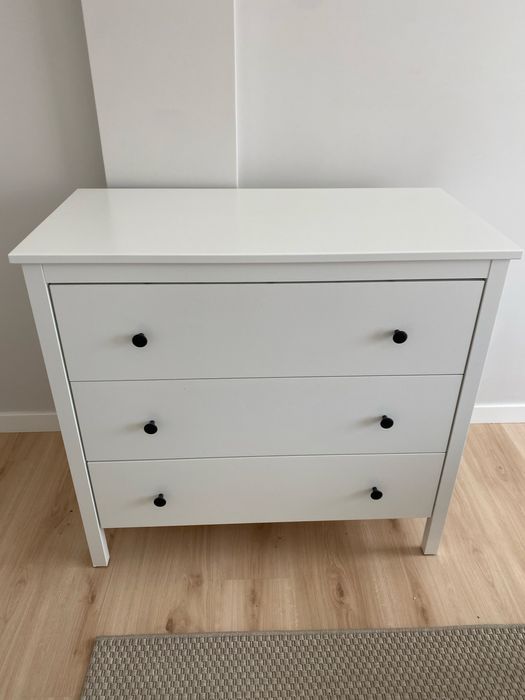 Cómoda branca IKEA