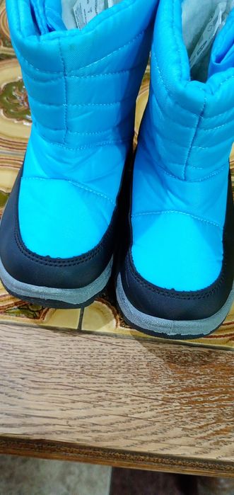 Продам зимові чобітки на хлопчика 24р