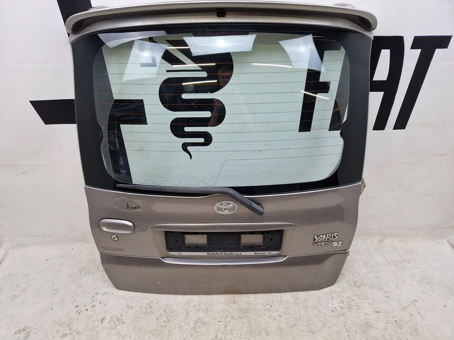 Klapa tył tylna pokrywa bagażnika kompletna bez korozji Toyota Yaris Verso
