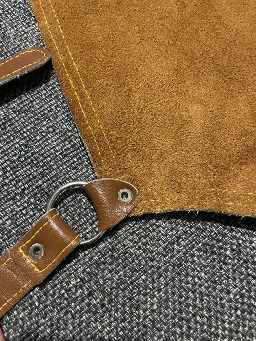 Фартук з натуральної шкіри.