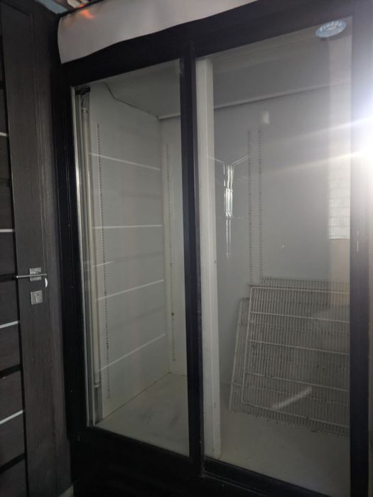 Холодильник вітринний скляні роздвіжні двері