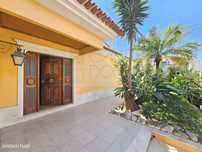 Moradia T5 + 2 com piscina, em Sassoeiros, Carcavelos, Cascais