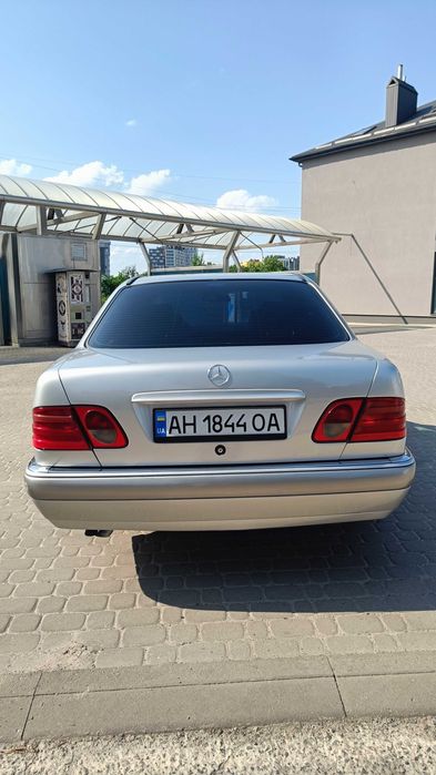 Mercedes-Benz E290