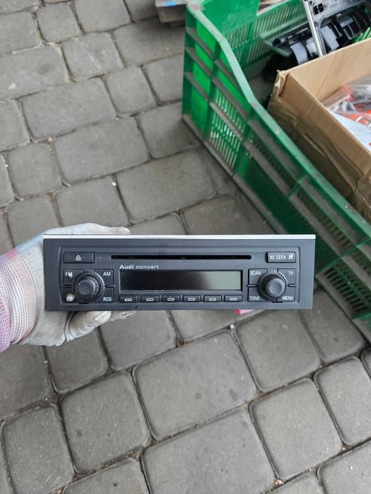 Radio samochodowe audi concert sprawne z kodem.
