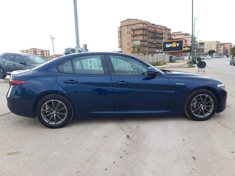 Бампер Alfa Romeo Julia запчастини Альфа Ромео Джулія разборка