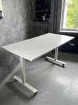 Компьютерный стол IKEA с механической регулировкой высоты TROTTEN