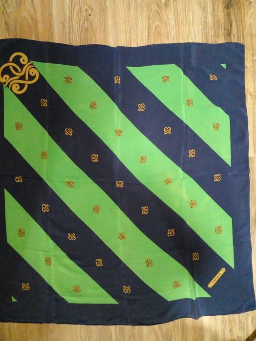 Платок женкий шелк PIROVANO. Италия. Оригинал.