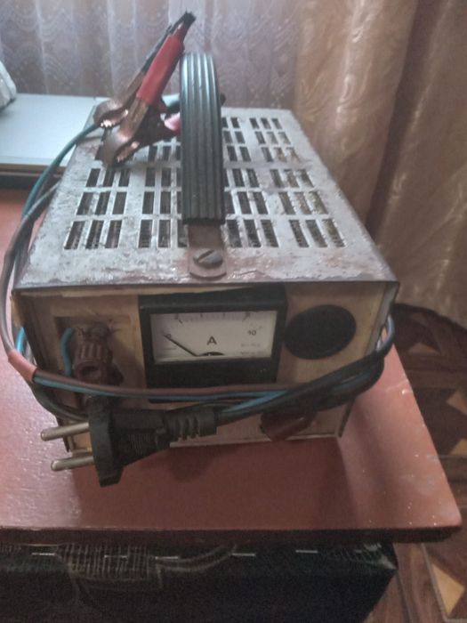 Зарядний пристрій